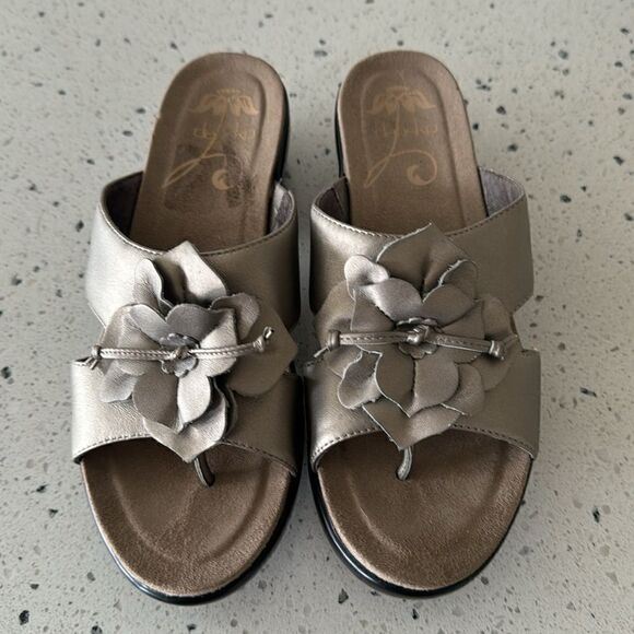 Dansko Women's Pewter Leather Flower Thong Open Toe Comfort Sandal slide Size 38 - Picture 2 of 14